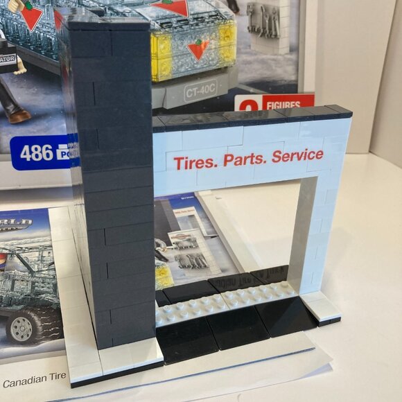 Mega Bloks Canadian Tire Ice Truck World Builders Canada Limited Edition Set - Picture 14 of 16